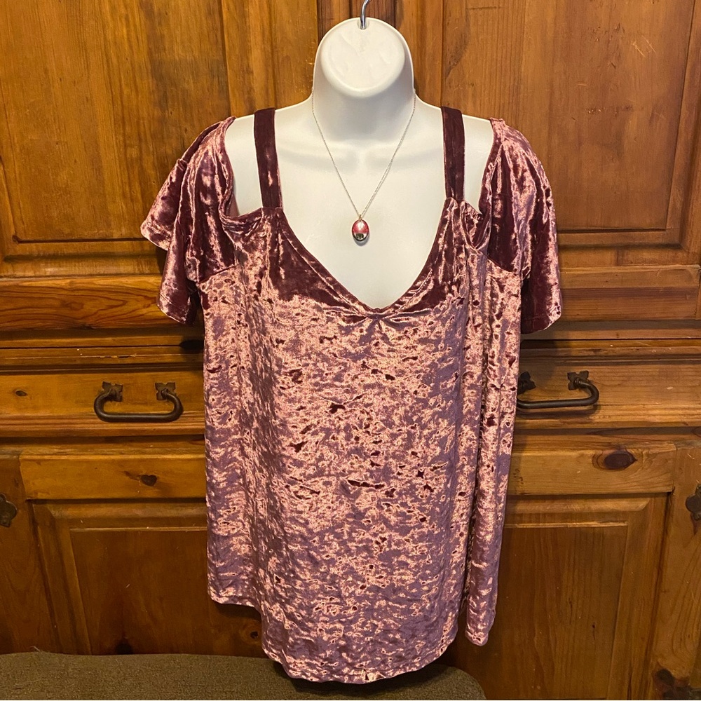Torrid blouse crushed velvet cold shoulder top plum or burgundy pinkish size 1